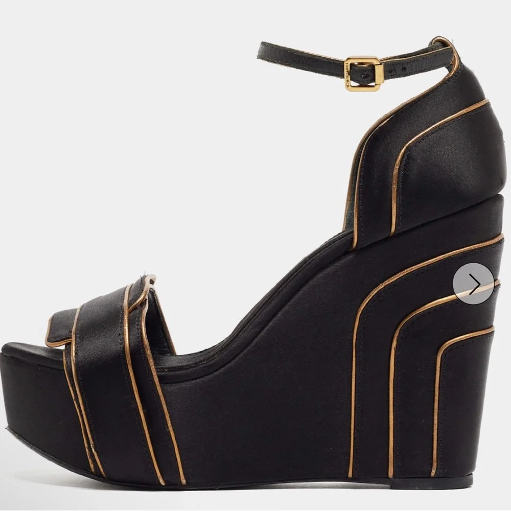 Elegant Black Wedge Sandals - Picture 6 of 6